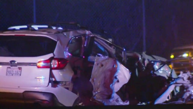 1 dead after minivan collides with Caltrans truck on 405 Freeway in Irvine