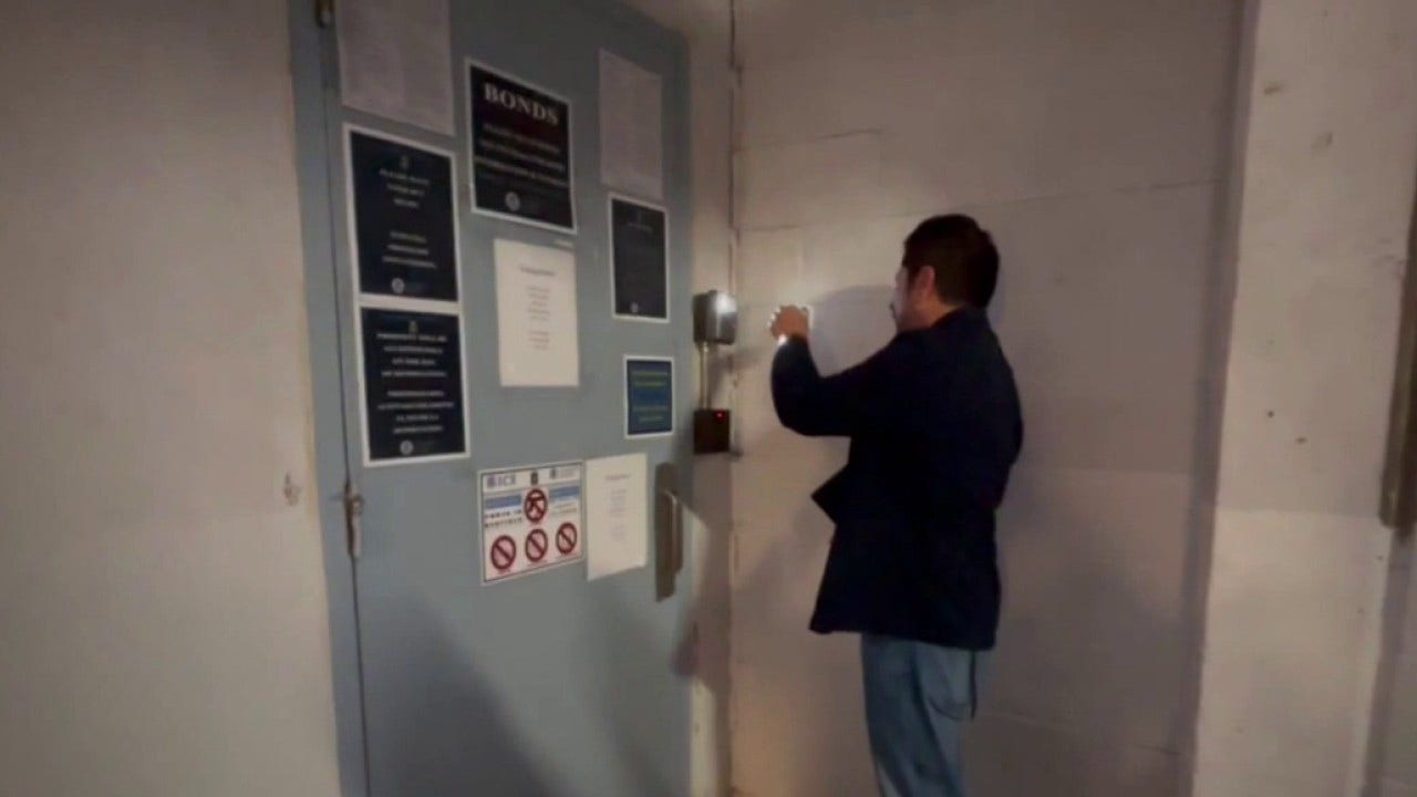 Congress members raise concerns after visit to downtown LA immigration detention facility