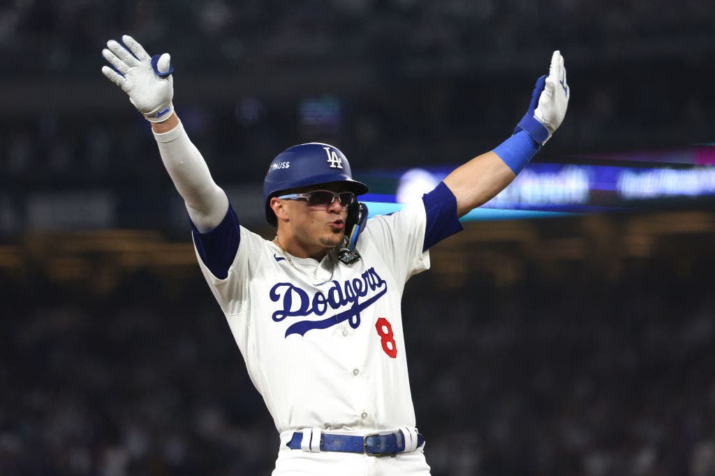 Kiké Hernández re-signs with Dodgers