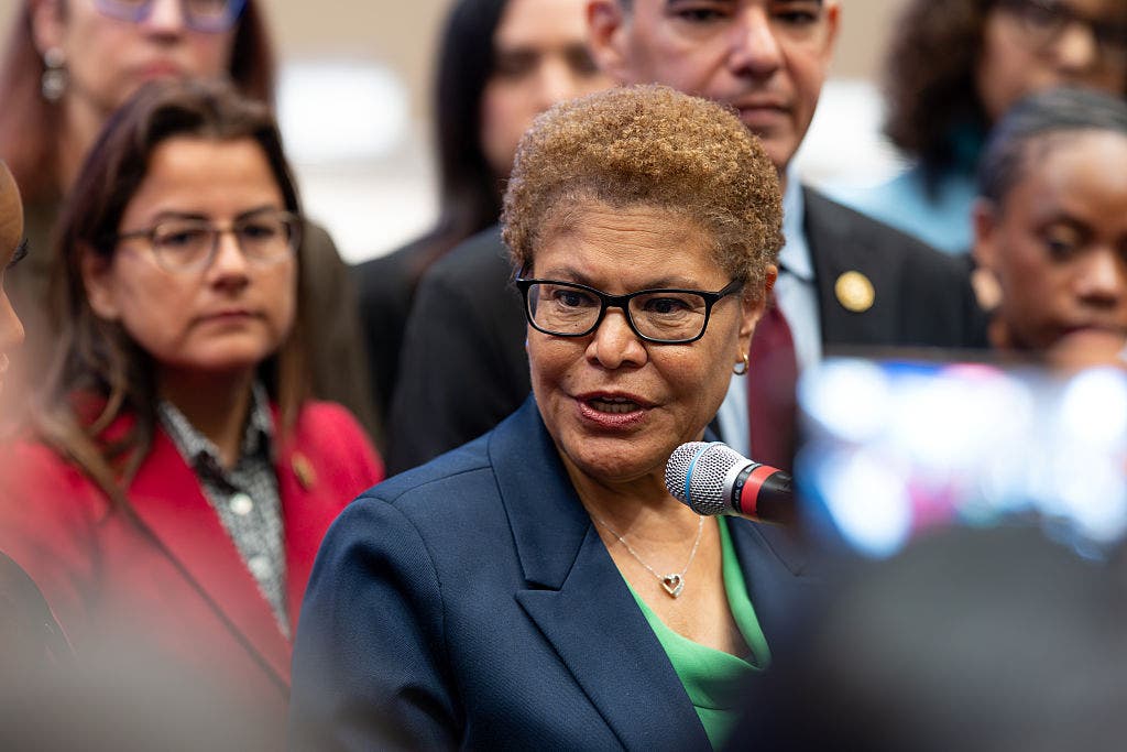 Mayor Bass to sign new executive directive protecting immigrants from federal enforcement