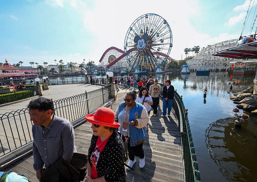 Measles alert: Disneyland now linked to 2 confirmed cases
