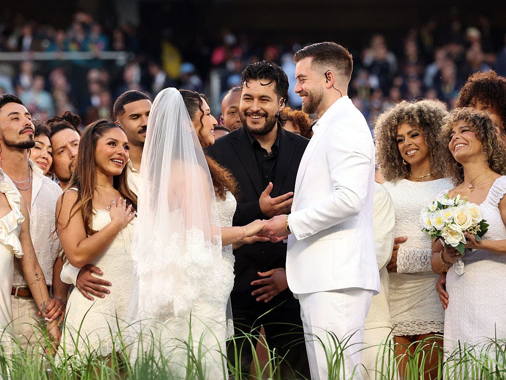 SoCal couple weds during Bad Bunny's Super Bowl Halftime Show