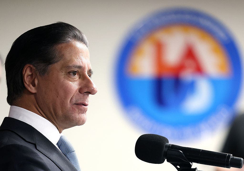 New details emerge about FBI raids at LAUSD Superintendent Alberto Carvalho's home, office