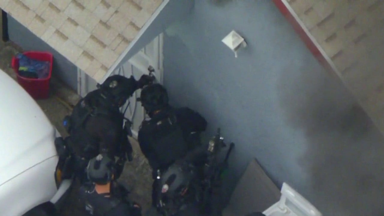 Burglary suspect barricaded in Pacoima home