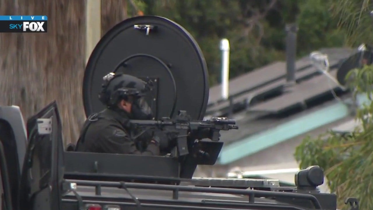 Burglary suspect barricaded in Pacoima home