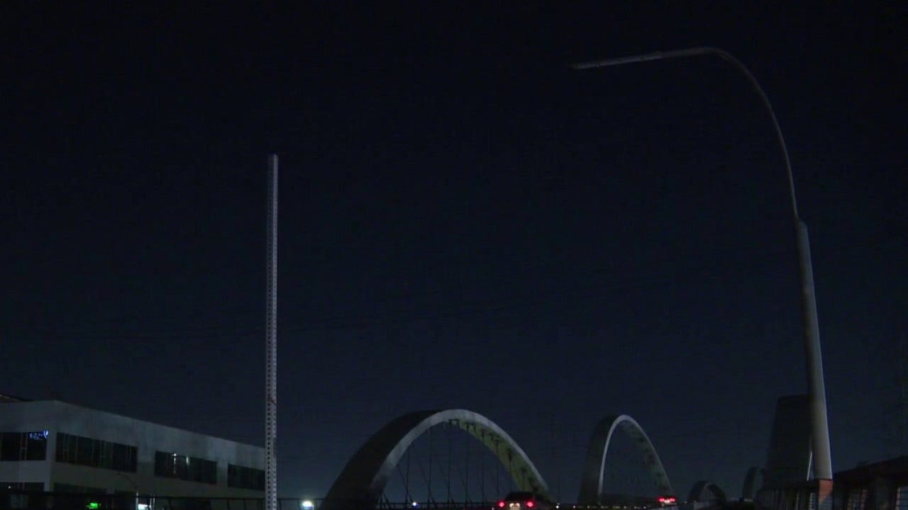 FOX 11 Exclusive: Copper wire thefts leave Los Angeles streets dark as police track growing trend