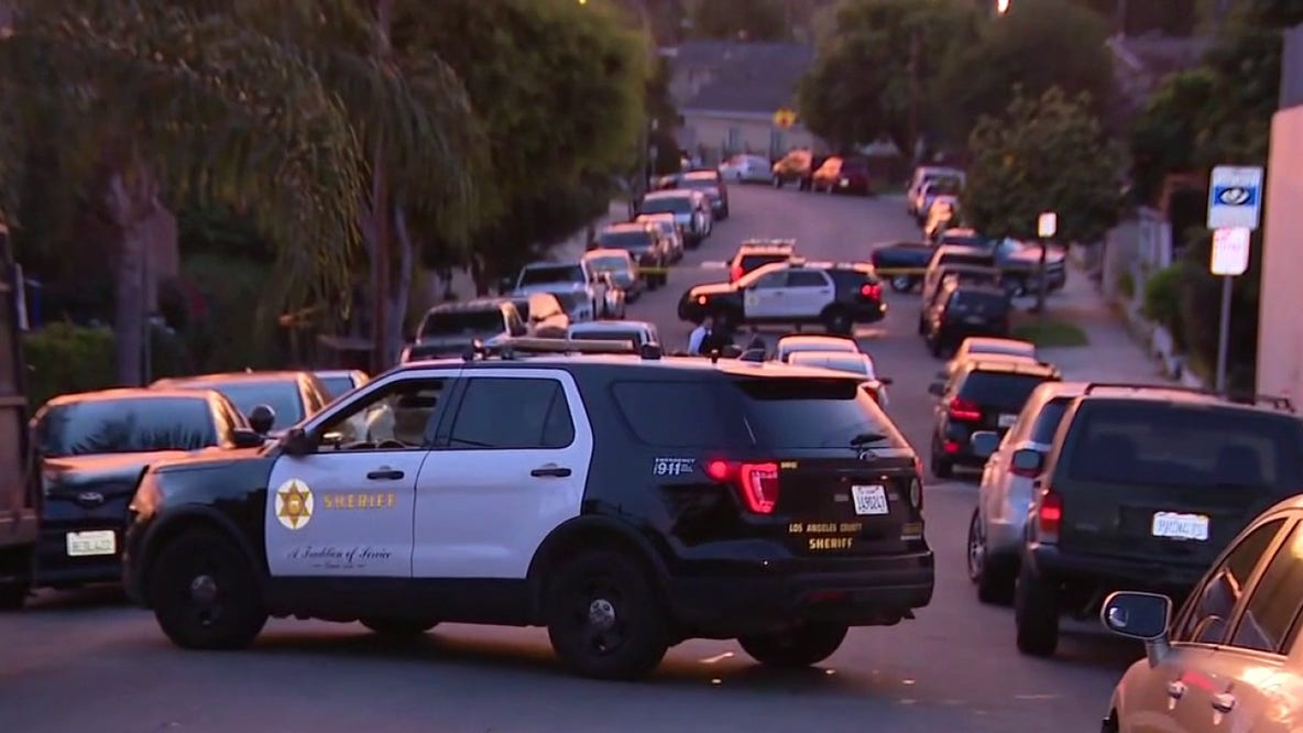 2 wounded, 1 dead in East LA shooting