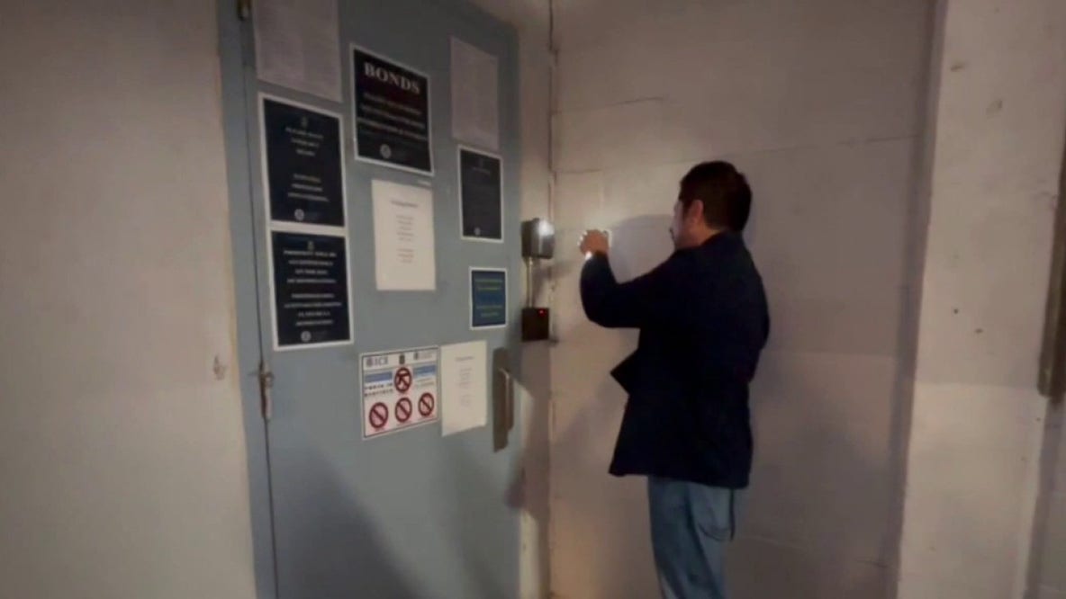 Congress members raise concerns after visit to downtown LA immigration detention facility