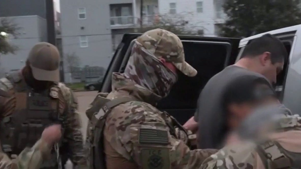 California mask ban for federal immigration agents blocked; ID requirement stands