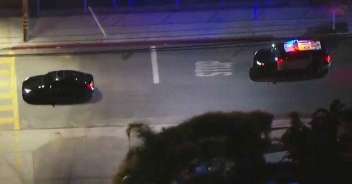 Driver leads 20-minute police chase across Sylmar | FOX 11 Los Angeles
