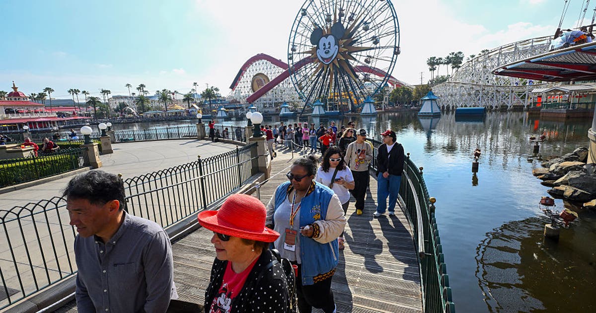 Measles alert: Disneyland now linked to 2 confirmed cases