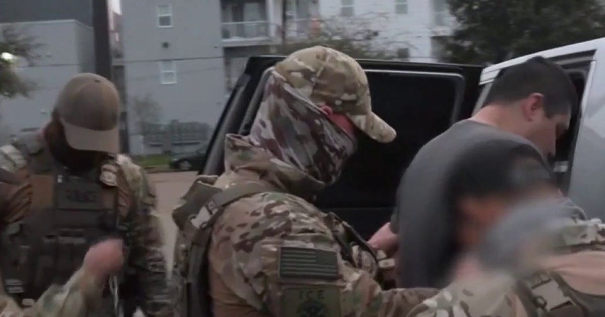 California mask ban for federal immigration agents blocked; ID requirement stands