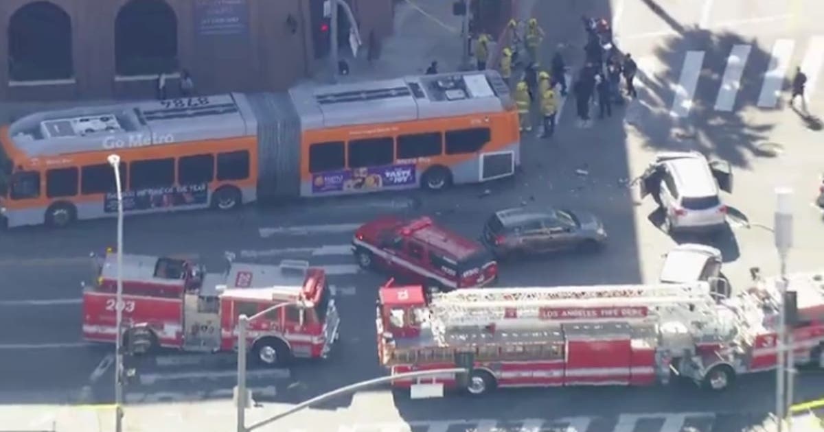 Pursuit suspect crashes into Metro bus in Westlake; multiple people ...