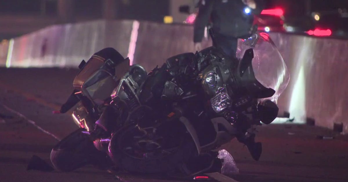 LAPD motorcycle officer hospitalized after 405 Freeway crash in West LA ...