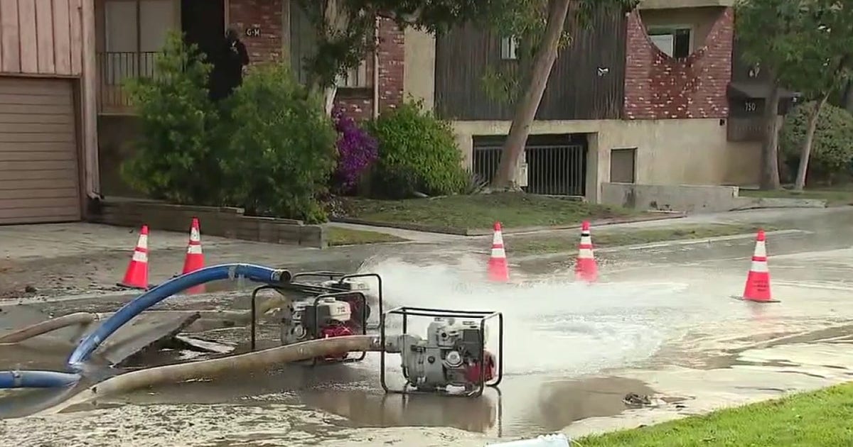 Burbank water main break causes flooded streets | FOX 11 Los Angeles