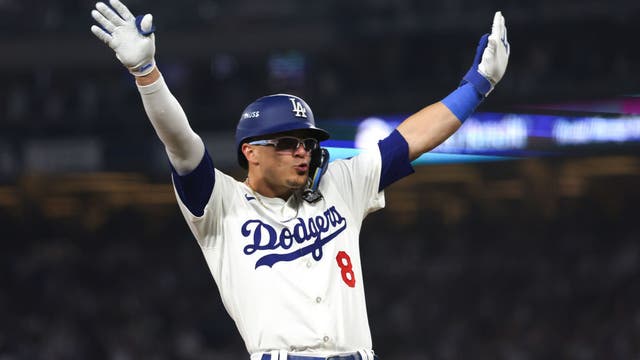 Kiké Hernández re-signs with Dodgers