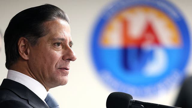 New details emerge about FBI raids at LAUSD Superintendent Alberto Carvalho's home, office