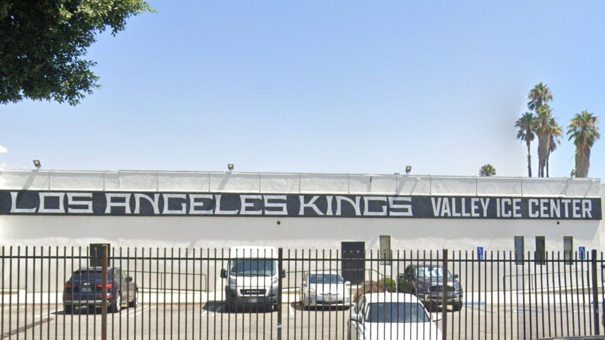 San Fernando Valley hockey community fights to save historic ice rink from demolition