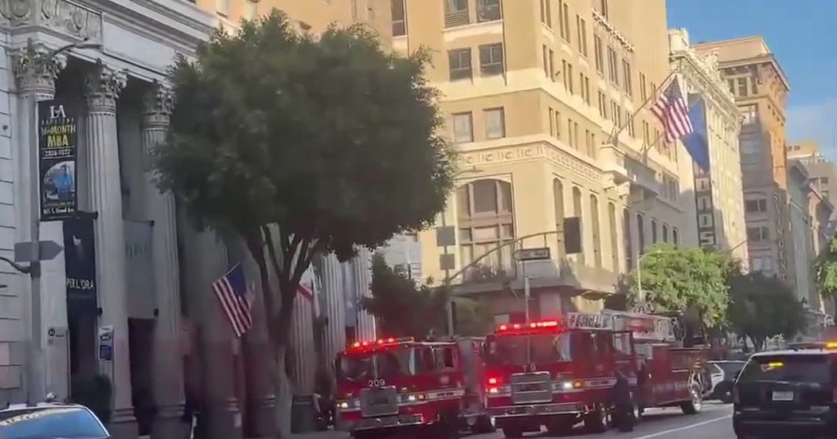 2 arrested, 5 injured in stabbing at downtown Los Angeles restaurant over bill