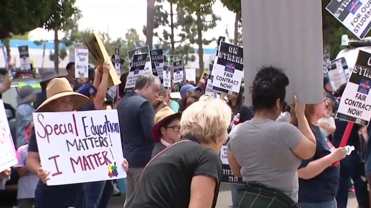 Little Lake teachers' strike continues as talks resume