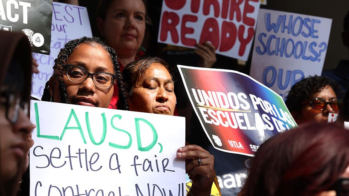 LAUSD, teachers union reach tentative deal; Other talks continuing
