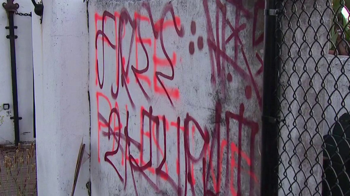 Pacific Palisades residents hit with vandalism on fire-damaged homes: 'Salt in the wounds'