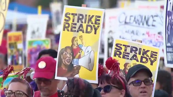 LAUSD reaches last-minute deal with union to avert strike, keep schools open