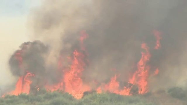 Springs Fire in Moreno Valley explodes to 3,500+ acres, triggers evacuations near Perris