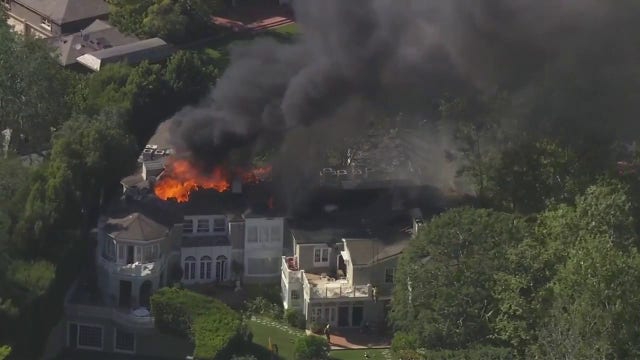2 firefighters hurt battling stubborn Beverly Crest house fire