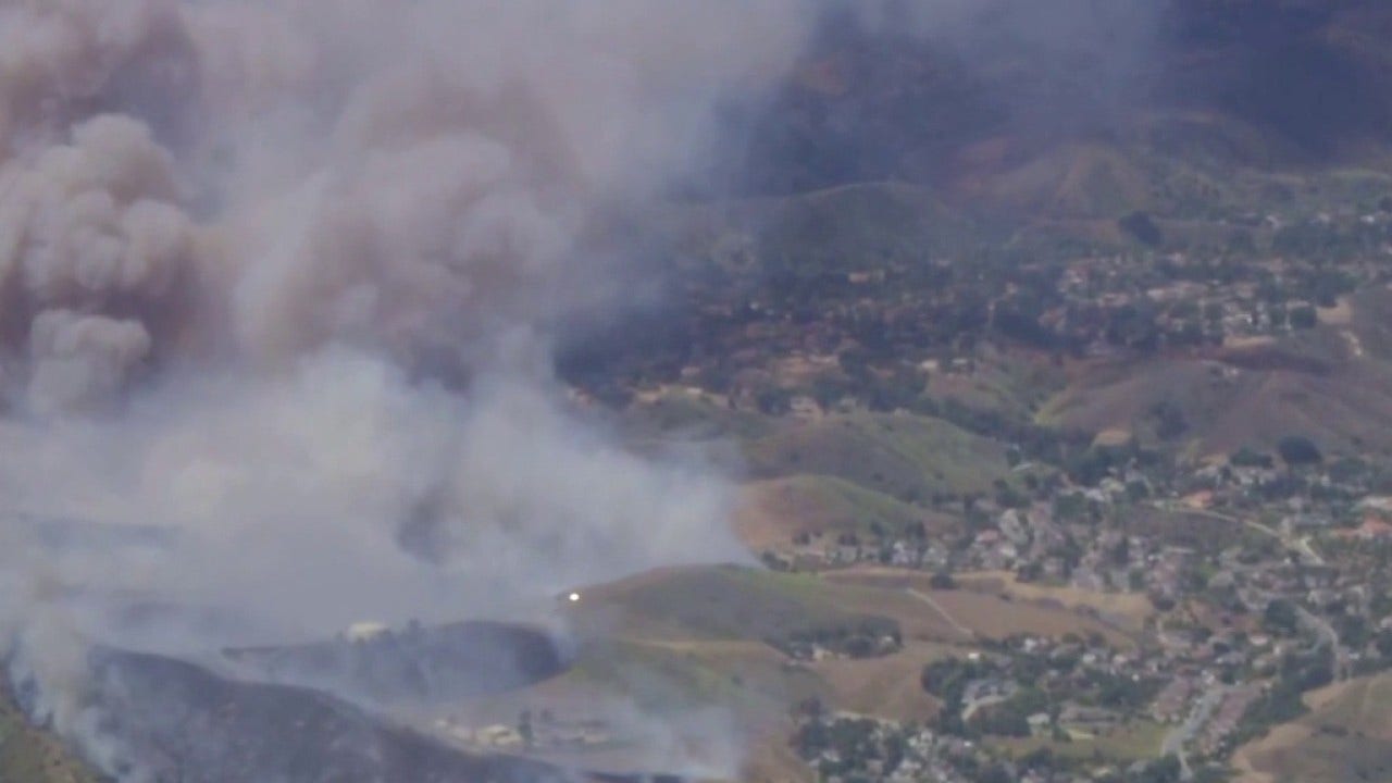 Crews battling Simi Valley wildfire