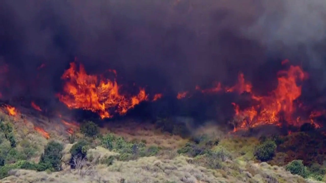 Sandy Fire in Simi Valley prompts evacuation orders, warnings