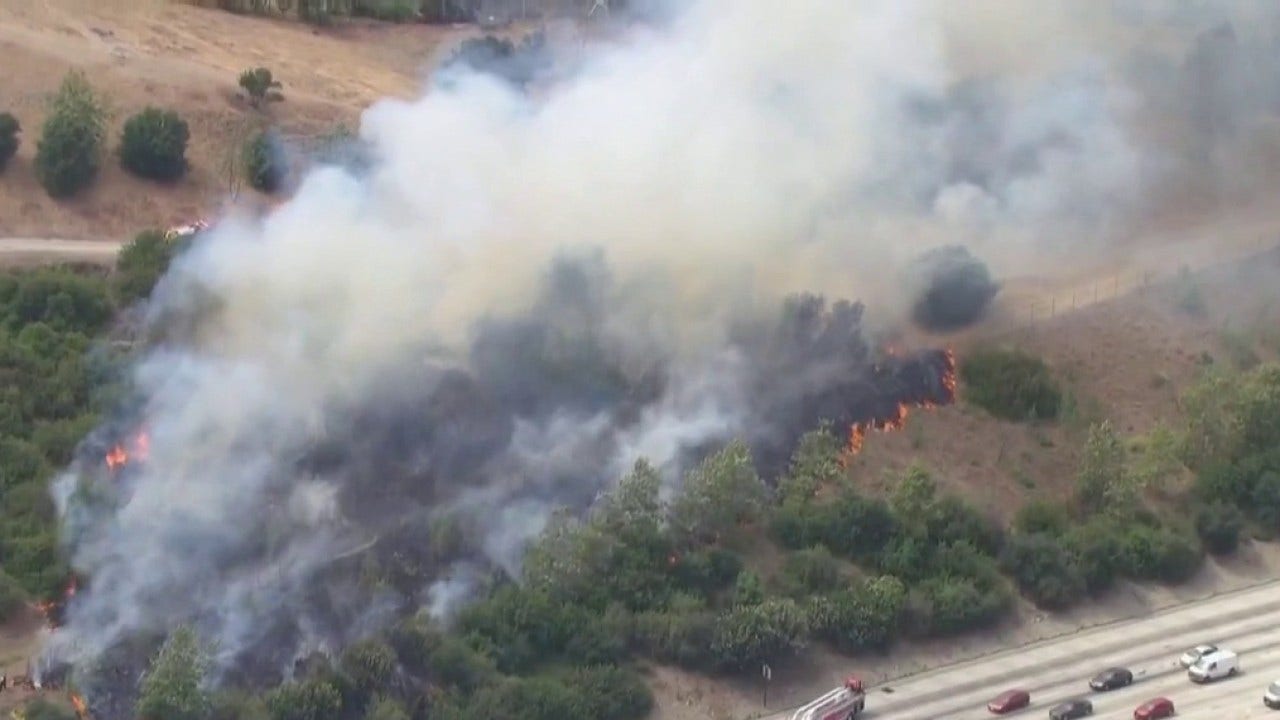 Brush fire sparks near Getty Center along 405 Freeway