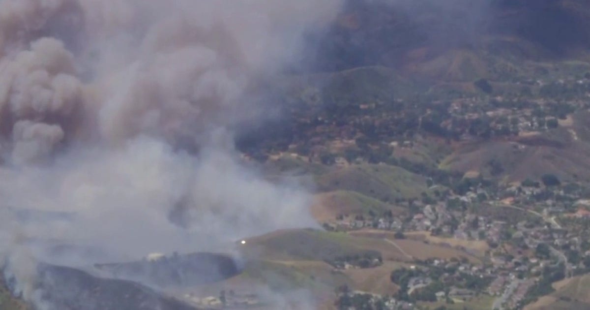 Sandy Fire in Simi Valley destroys home, forces thousands to evacuate