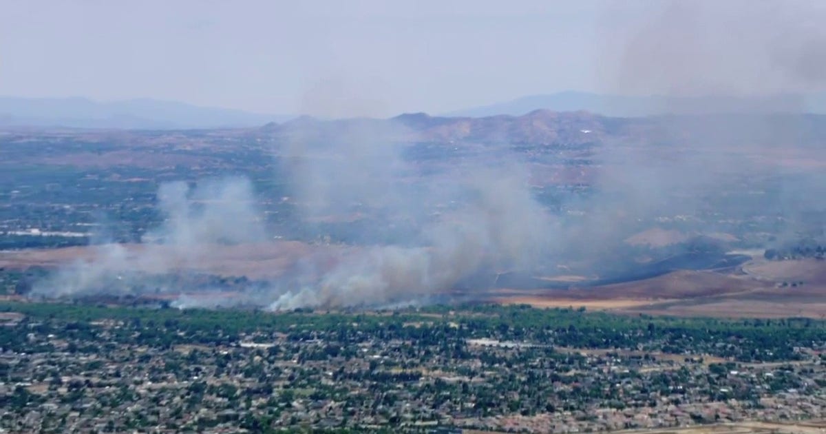 Bain Fire burns more than 1,400 acres in Jurupa Valley; mandatory evacuation orders still linger