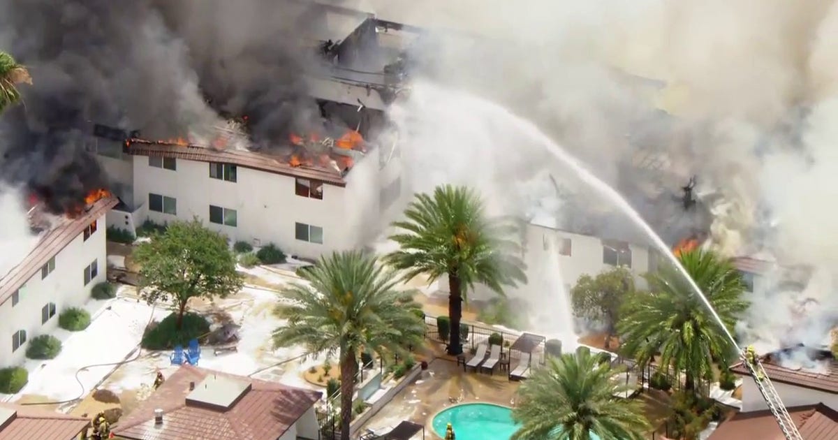 Fire erupts at apartments near UC Riverside