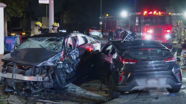 Hancock Park crash leaves 2 critically injured after driver appears to run red light