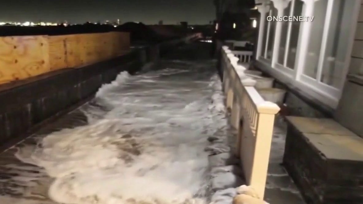 King tides, powerful surf threaten Long Beach homes as residents call for permanent solution