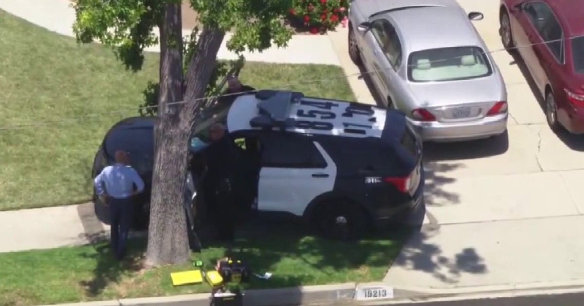 LAPD investigating after man stabbed to death in Tarzana