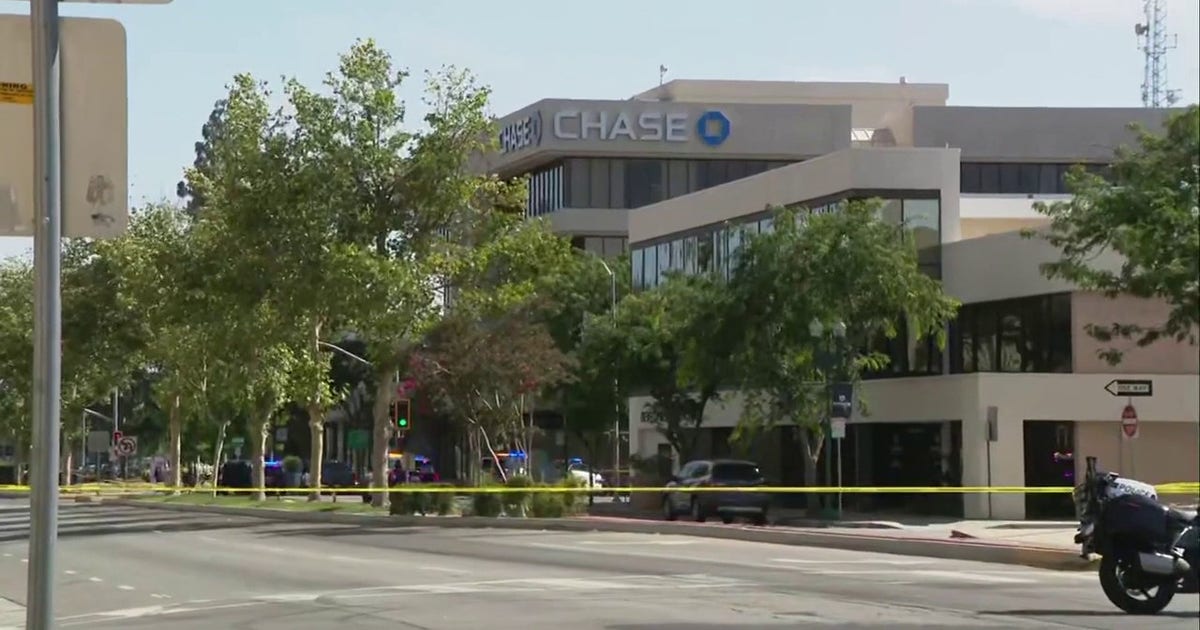Hostage situation underway at Chase Bank in Bakersfield amid bomb threat