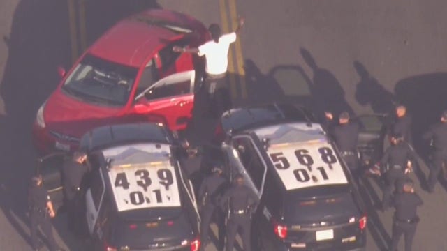 Driver leads 10-minute police chase across Los Angeles
