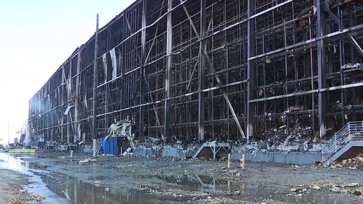 Boyle Heights reeling from Lineage warehouse fire aftermath amid toxic stench, health issues