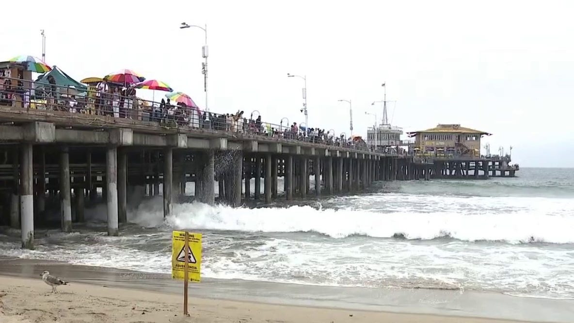 Bacteria warnings issued as millions head to Los Angeles County beaches