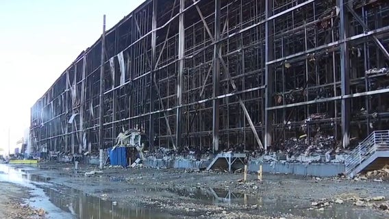 Boyle Heights reeling from Lineage warehouse fire aftermath amid toxic stench, health issues