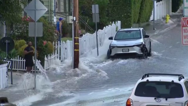 Major water main break in West Hollywood floods streets, submerges cars