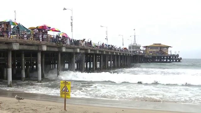 Bacteria warnings issued as millions head to Los Angeles County beaches