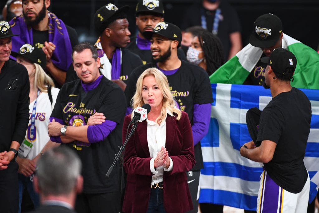 Jeanie Buss challenges siblings over sale of remaining stake in Lakers: reports