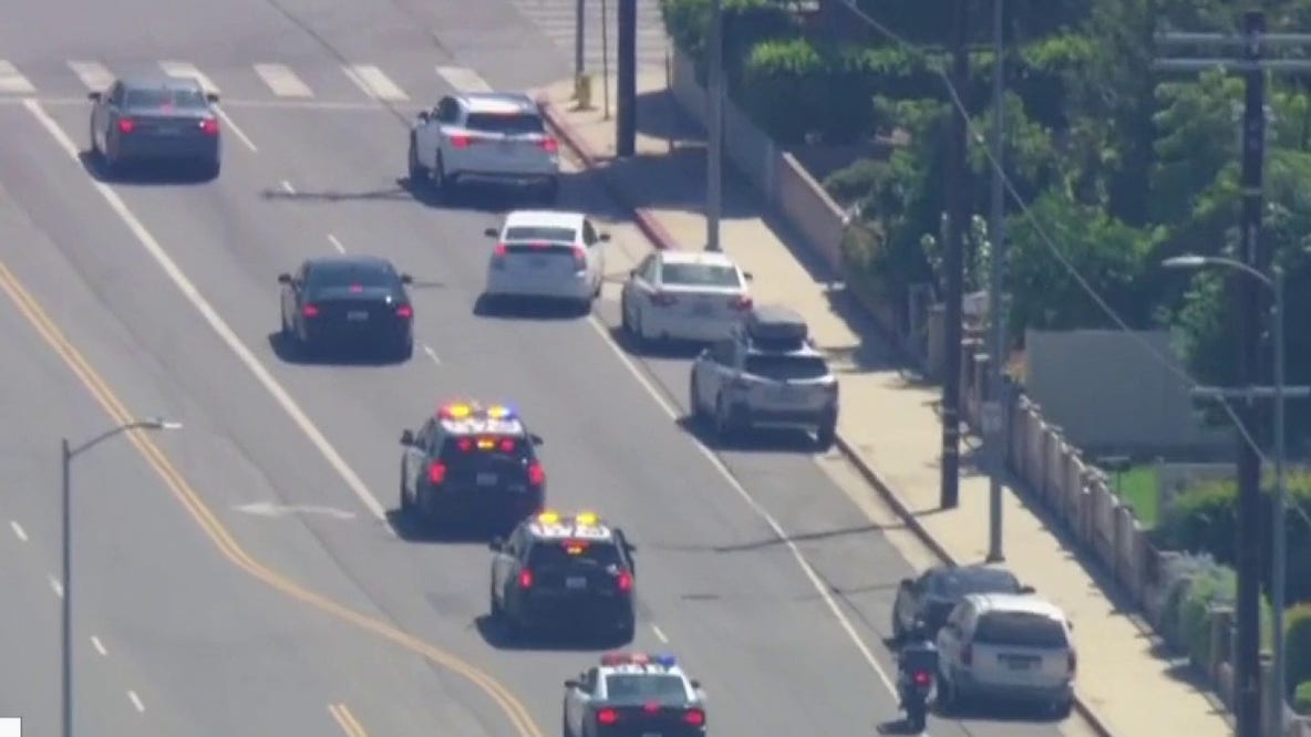 WATCH LIVE: LAPD in pursuit of burglary suspect in San Fernando Valley