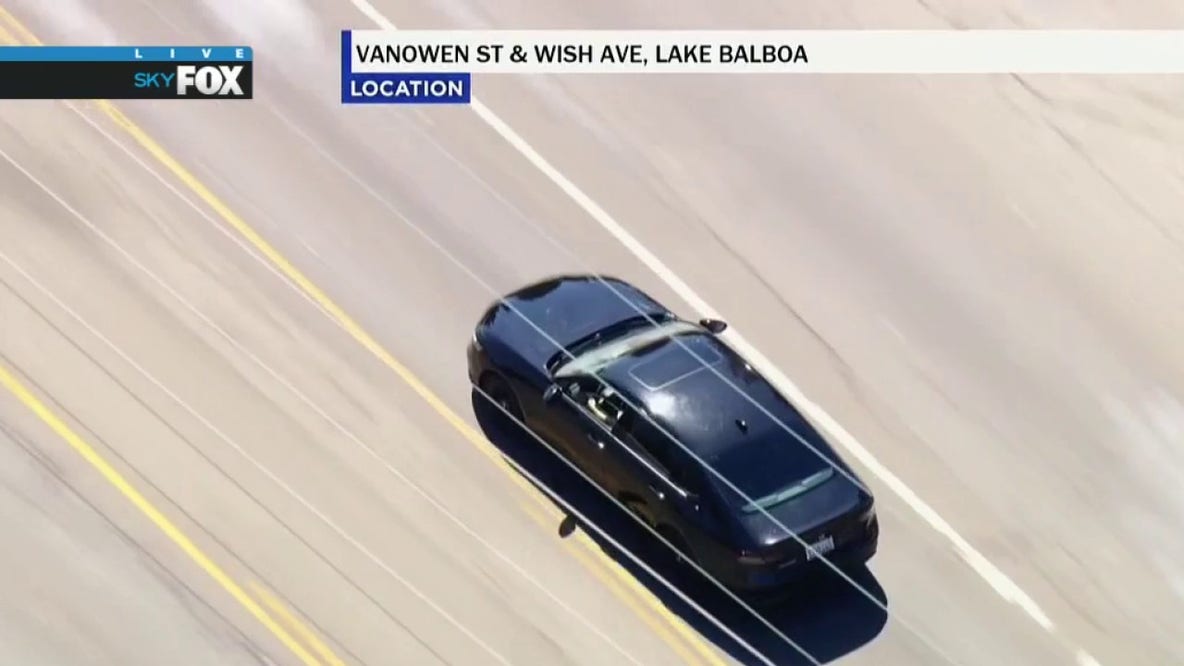 WATCH LIVE: LAPD in pursuit of burglary suspect in San Fernando Valley