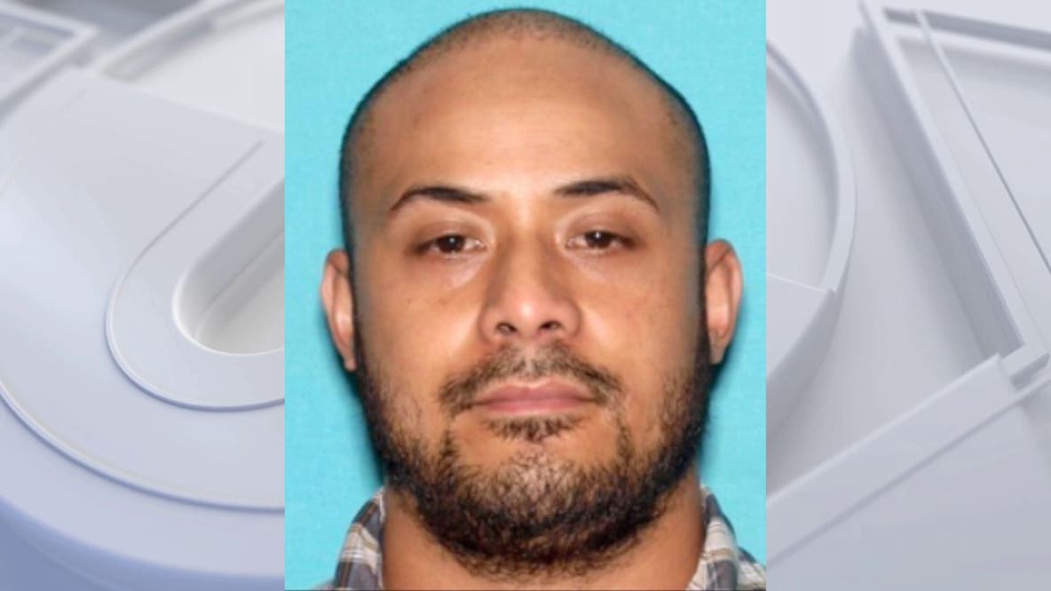 Man with loaded gun who allegedly monitored security at Trump golf club faces federal charges