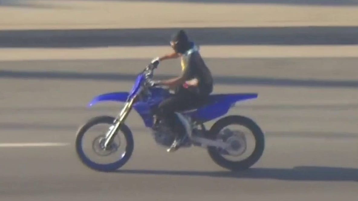 Dirt bike rider leads police chase across Los Angeles